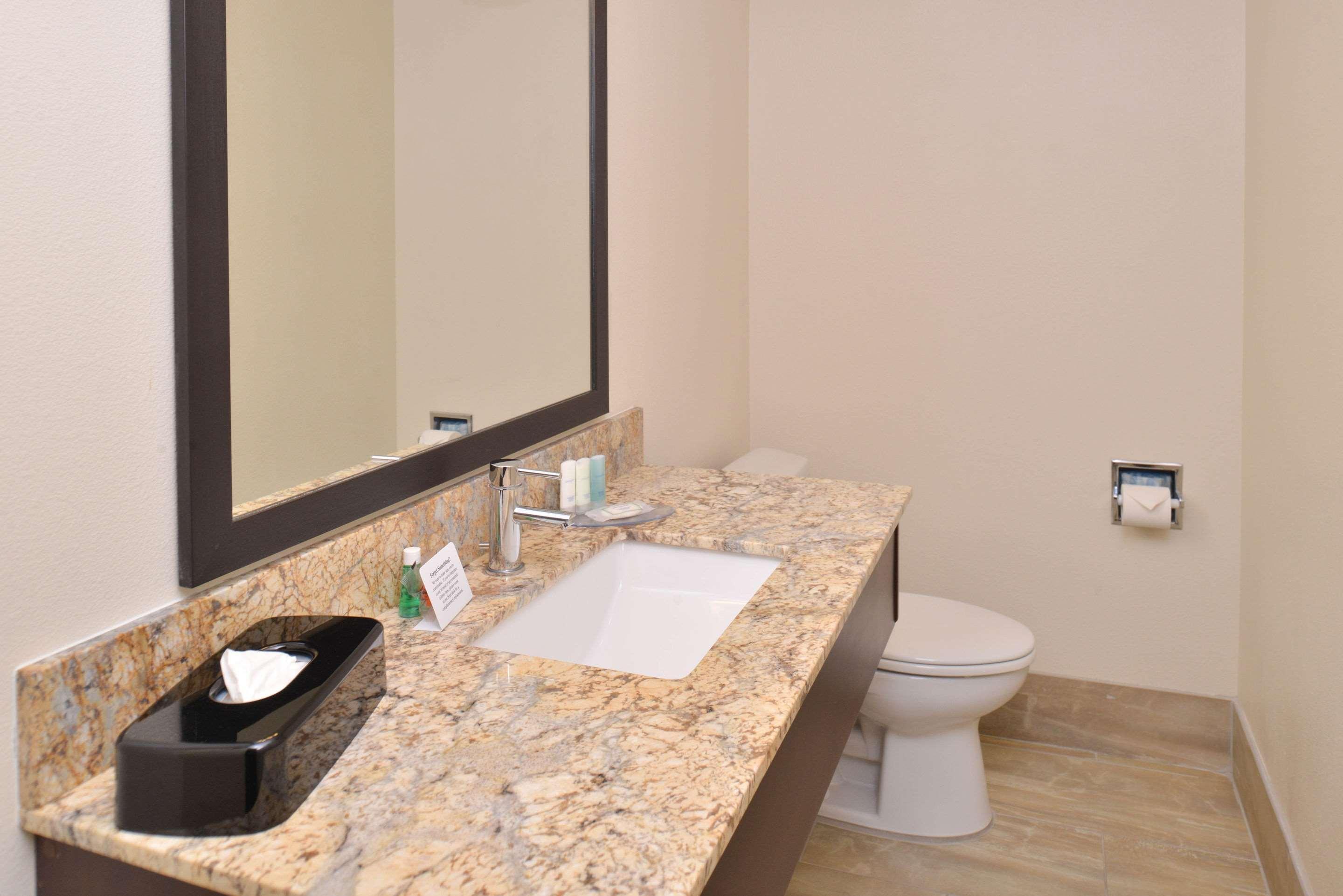 Clarion - Powell Inn Page